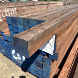 600.010 Hardhouten Paal L.6.00 m 7 x 7 cm