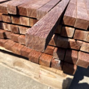 600.370 Hardhouten paal L.1.50 m 4 x 4 cm