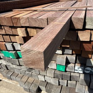 600.310 Hardhouten paal   L.0.50 m  5 x 5 cm