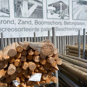 320.095 Palen Vuren gefreesd rond 6 - L. 1.60 m