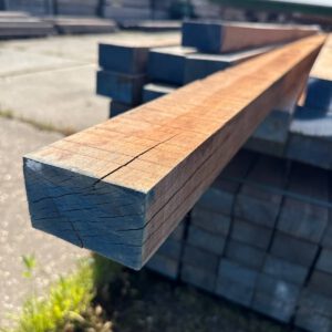 600.150 Hardhouten paal  L.4.00 m  5 x 8 cm